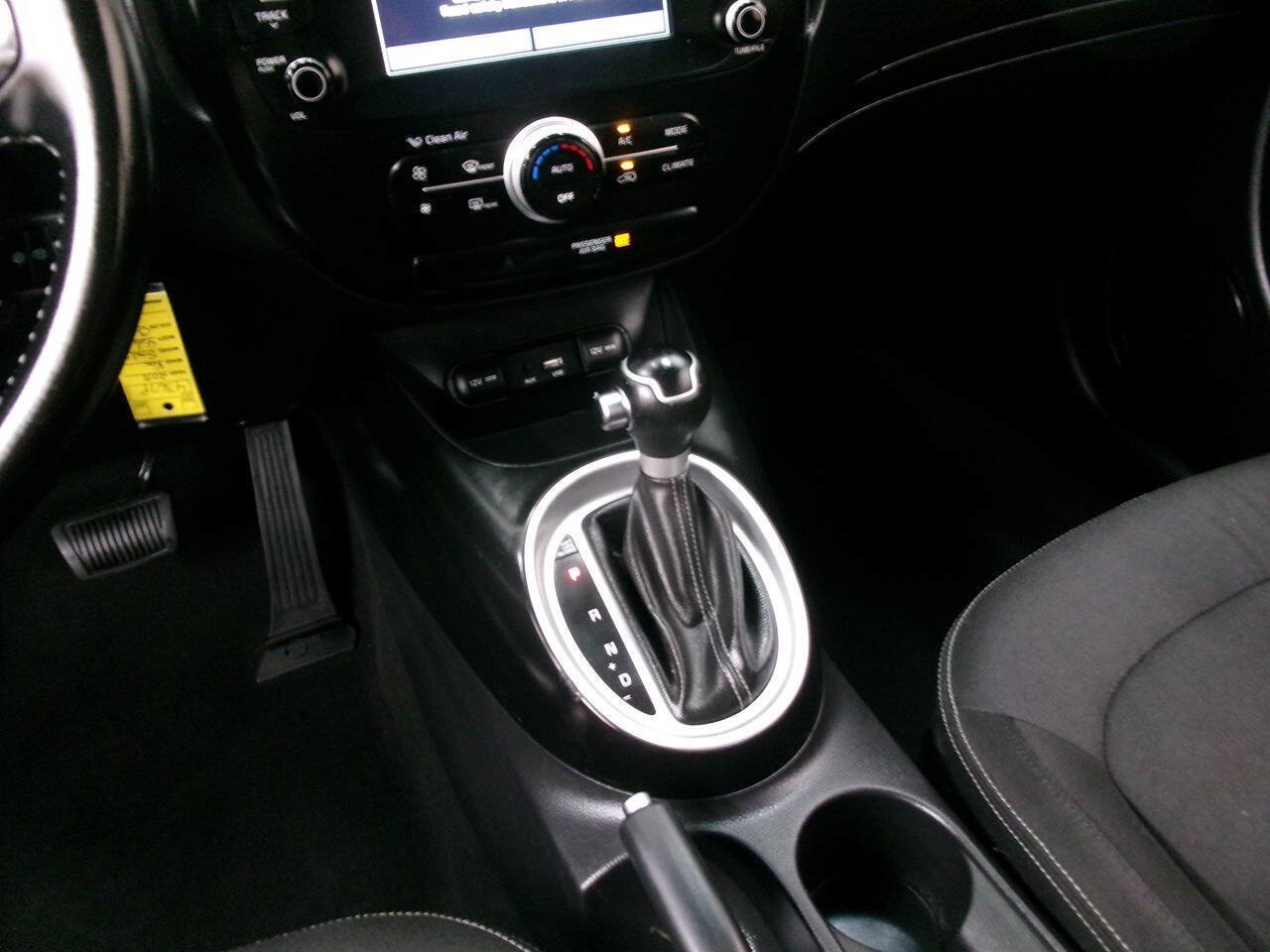 Used 2018 Kia Soul + FWD image 30