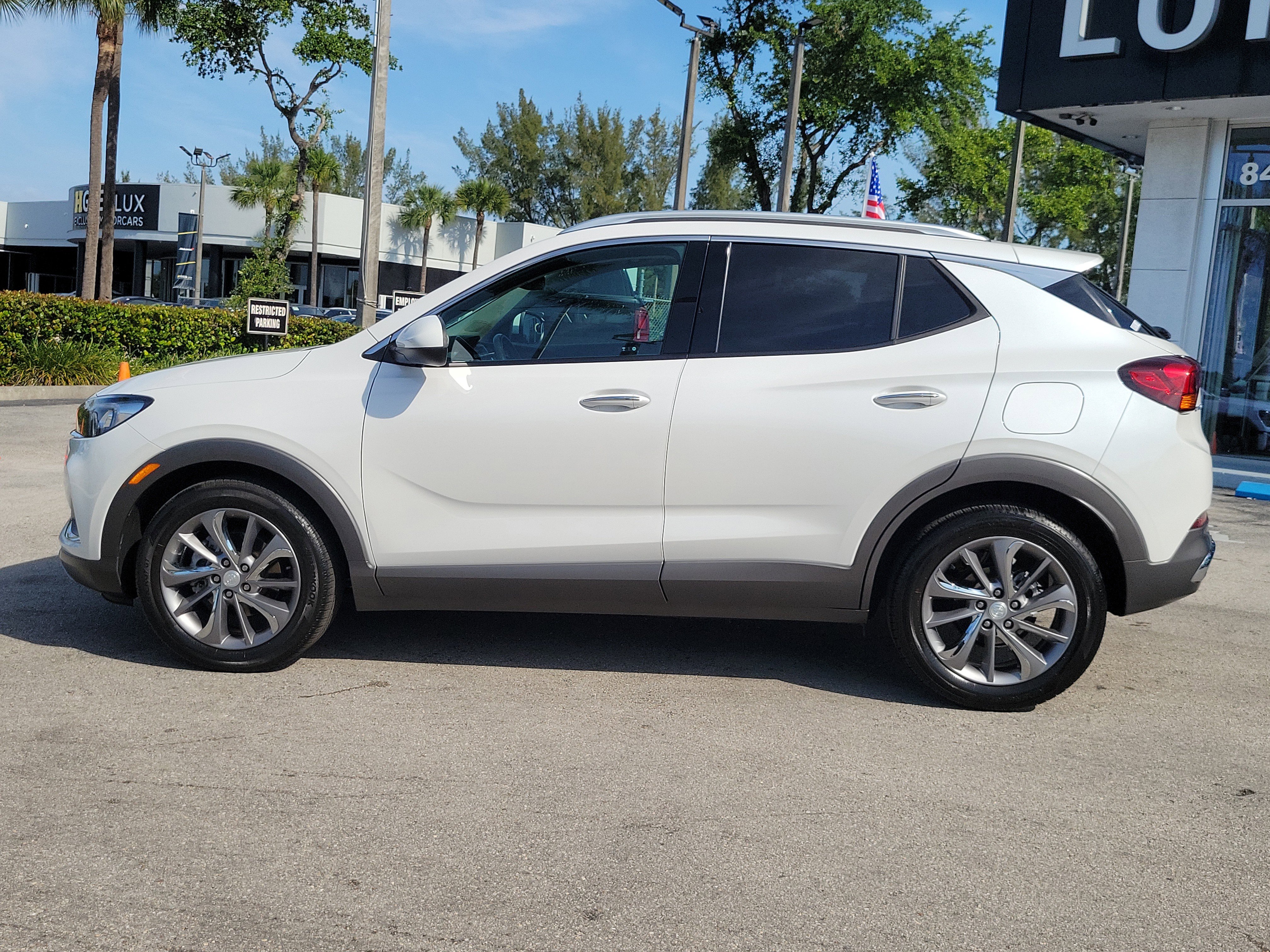Used 2023 Buick Encore GX Essence w/ Experience Buick Package FWD image 8