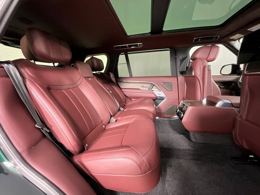 Used 2025 Land Rover Range Rover Long Wheelbase Autobiography image 23