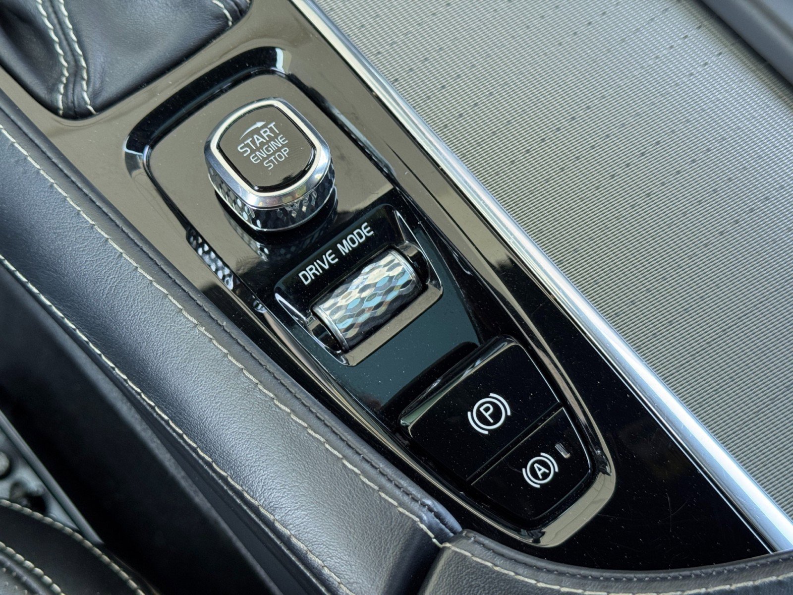 Used 2019 Volvo XC90 T6 R-Design w/ Protection Package Premier image 30