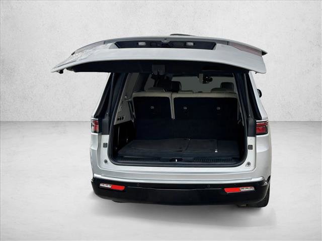 Used 2022 Jeep Wagoneer Series III w/ Premium Group I image 7