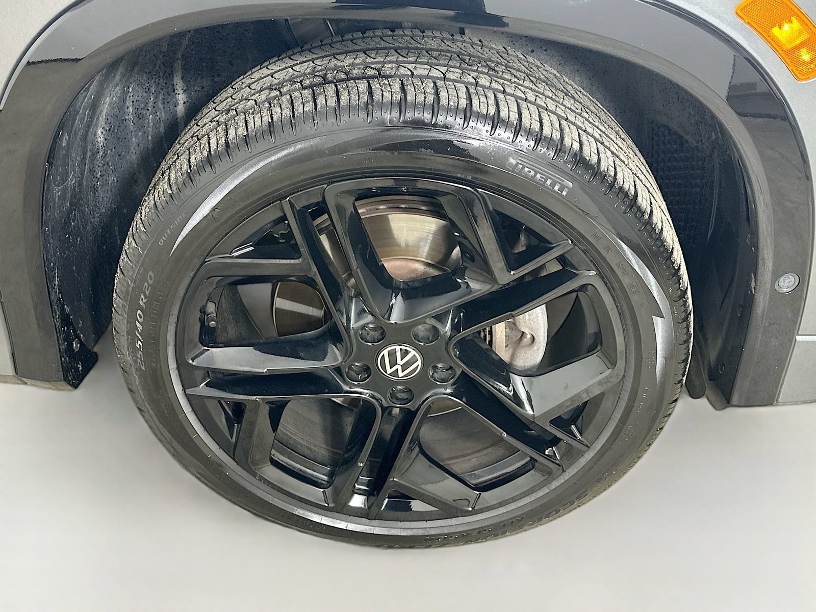Certified 2025 Volkswagen Tiguan SE R-Line AWD/4WD image 11