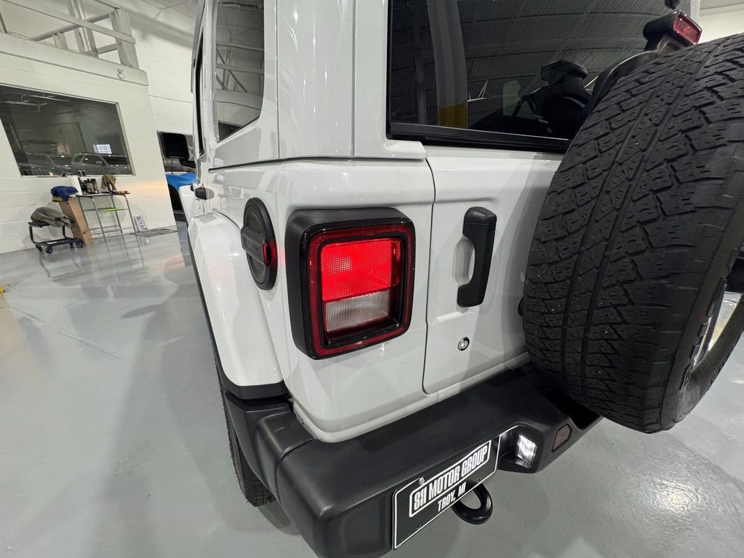 Used 2018 Jeep Wrangler Unlimited Sahara image 45
