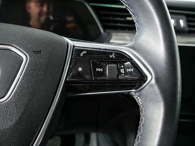 Used 2022 Audi e-tron Premium w/ Convenience Plus Package AWD/4WD image 11