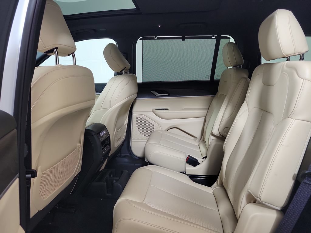 Used 2025 Jeep Grand Cherokee L Limited w/ Luxury Tech Group II RWD image 24