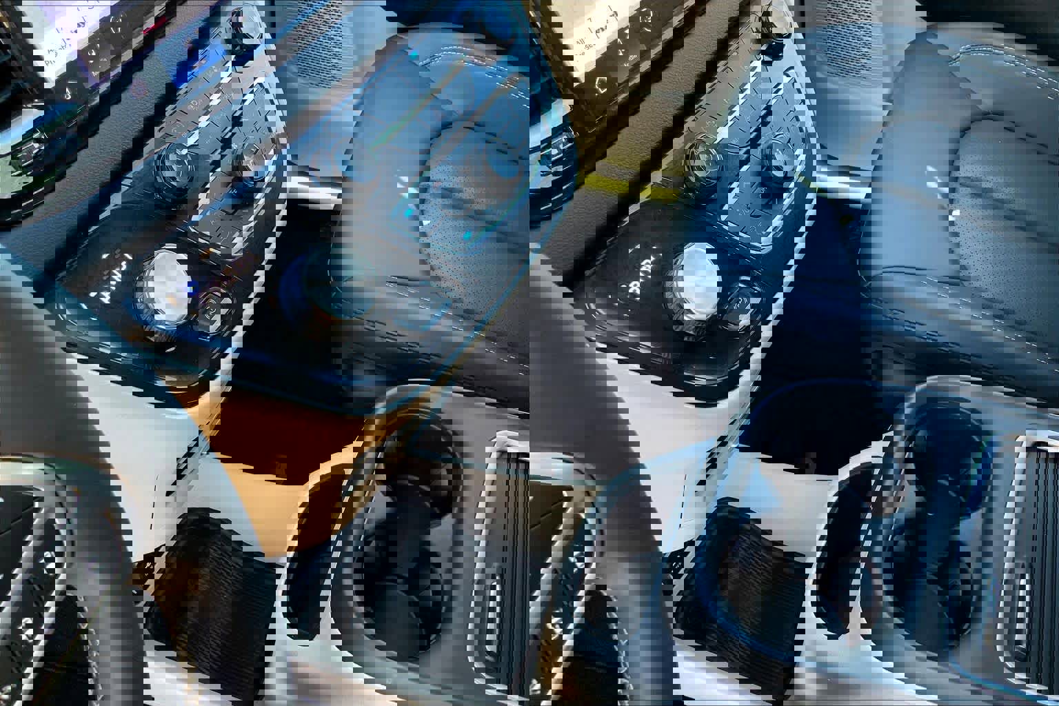 Used 2024 Chrysler Pacifica Touring-L FWD image 17