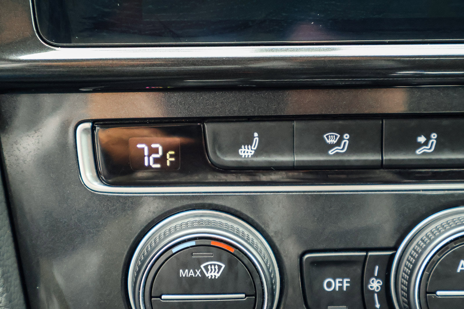 Used 2017 Volkswagen e-Golf SE w/ DC Fast Charging Package image 6