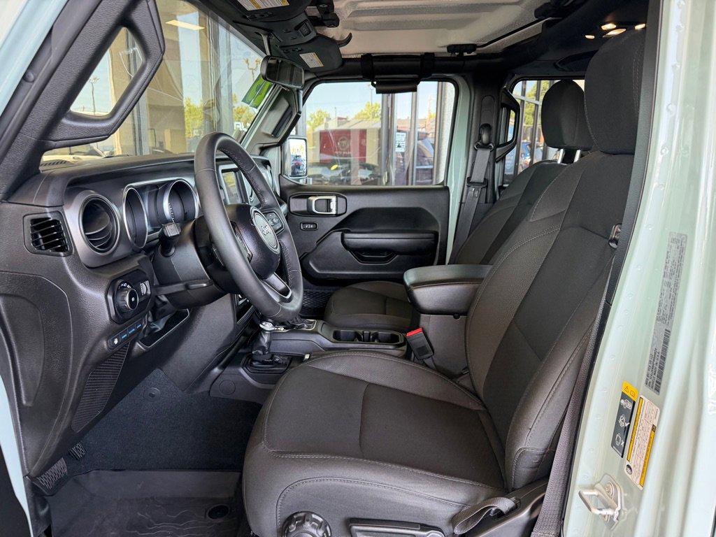 Used 2023 Jeep Wrangler Unlimited AWD/4WD image 5