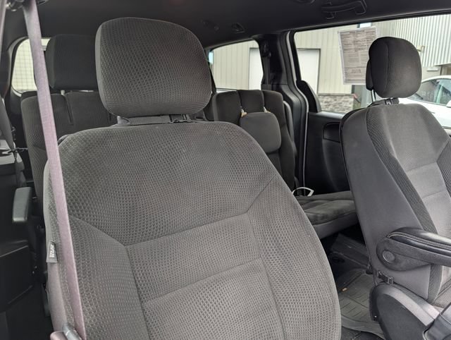 Used 2017 Dodge Grand Caravan SE FWD image 10