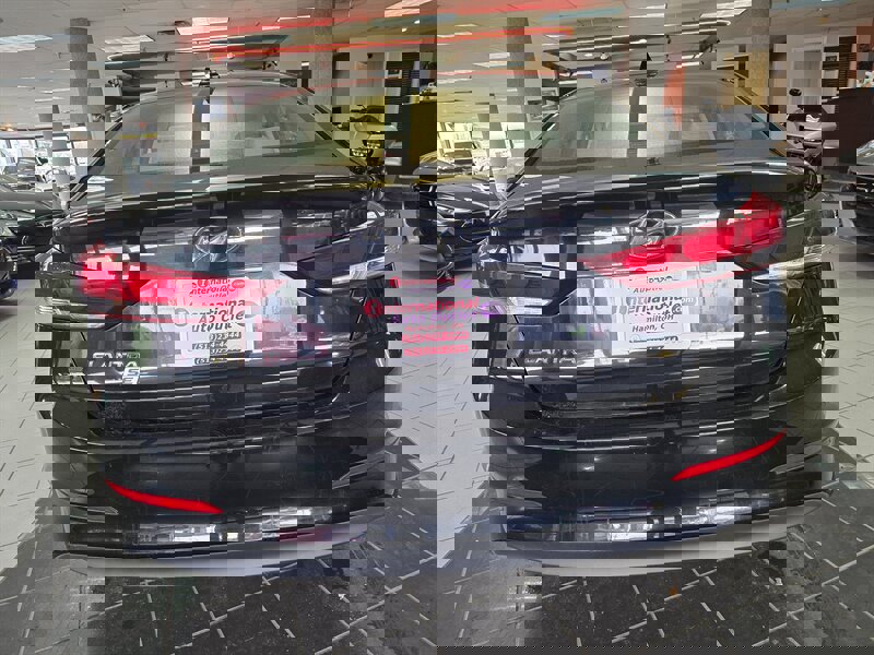 Used 2017 Hyundai Elantra SE image 5