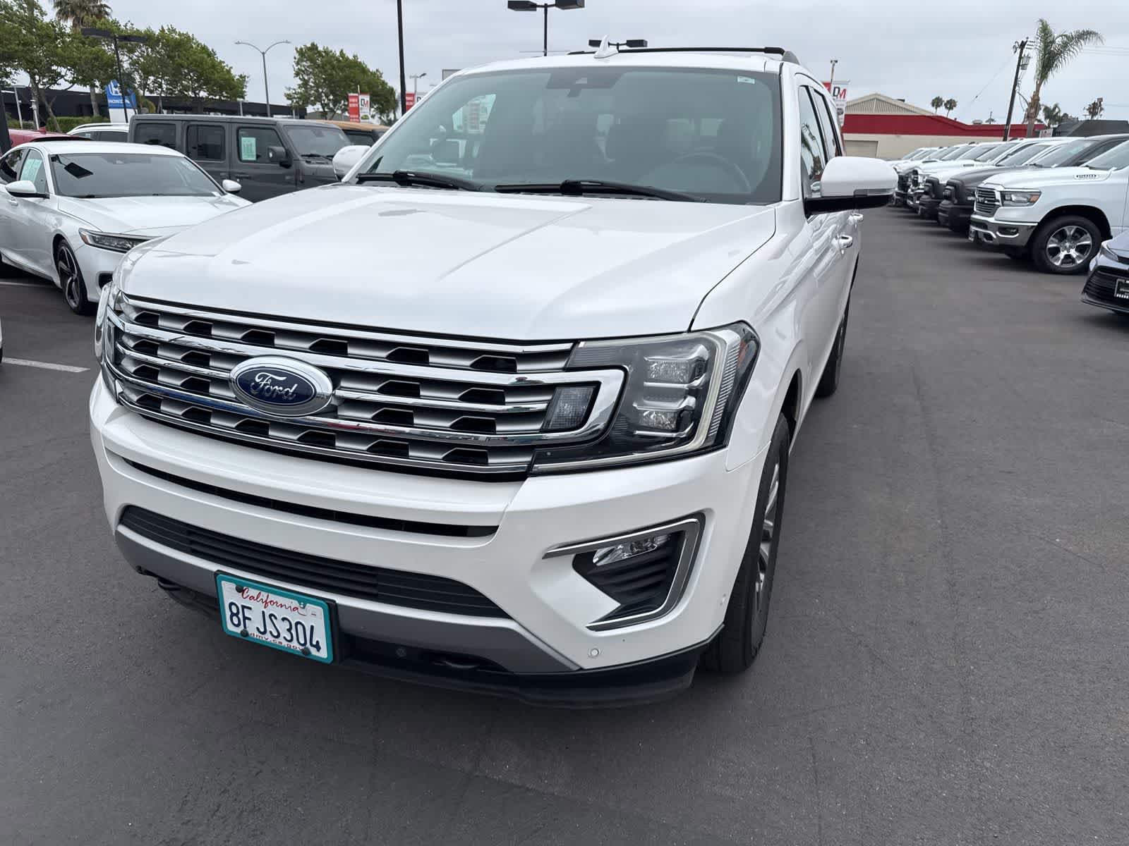 Used 2018 Ford Expedition Limited w/ Equipment Group 301A AWD/4WD image 2