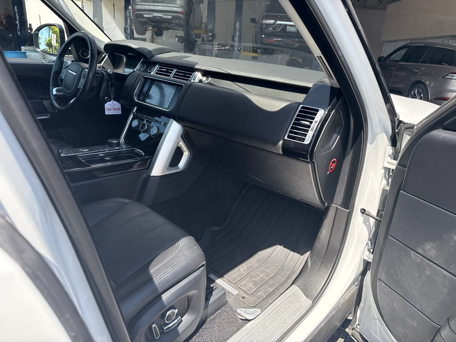 Used 2016 Land Rover Range Rover Supercharged AWD/4WD image 12
