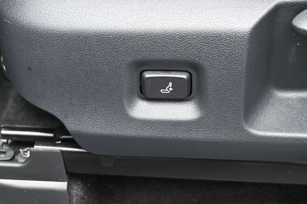 Used 2025 Toyota Tacoma SR5 AWD/4WD image 10