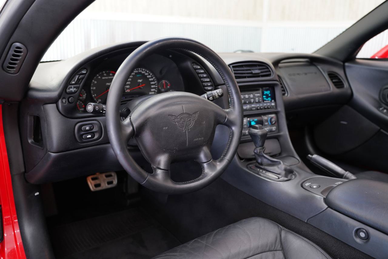 Used 2003 Chevrolet Corvette Coupe w/ Preferred Equipment Group RWD image 16