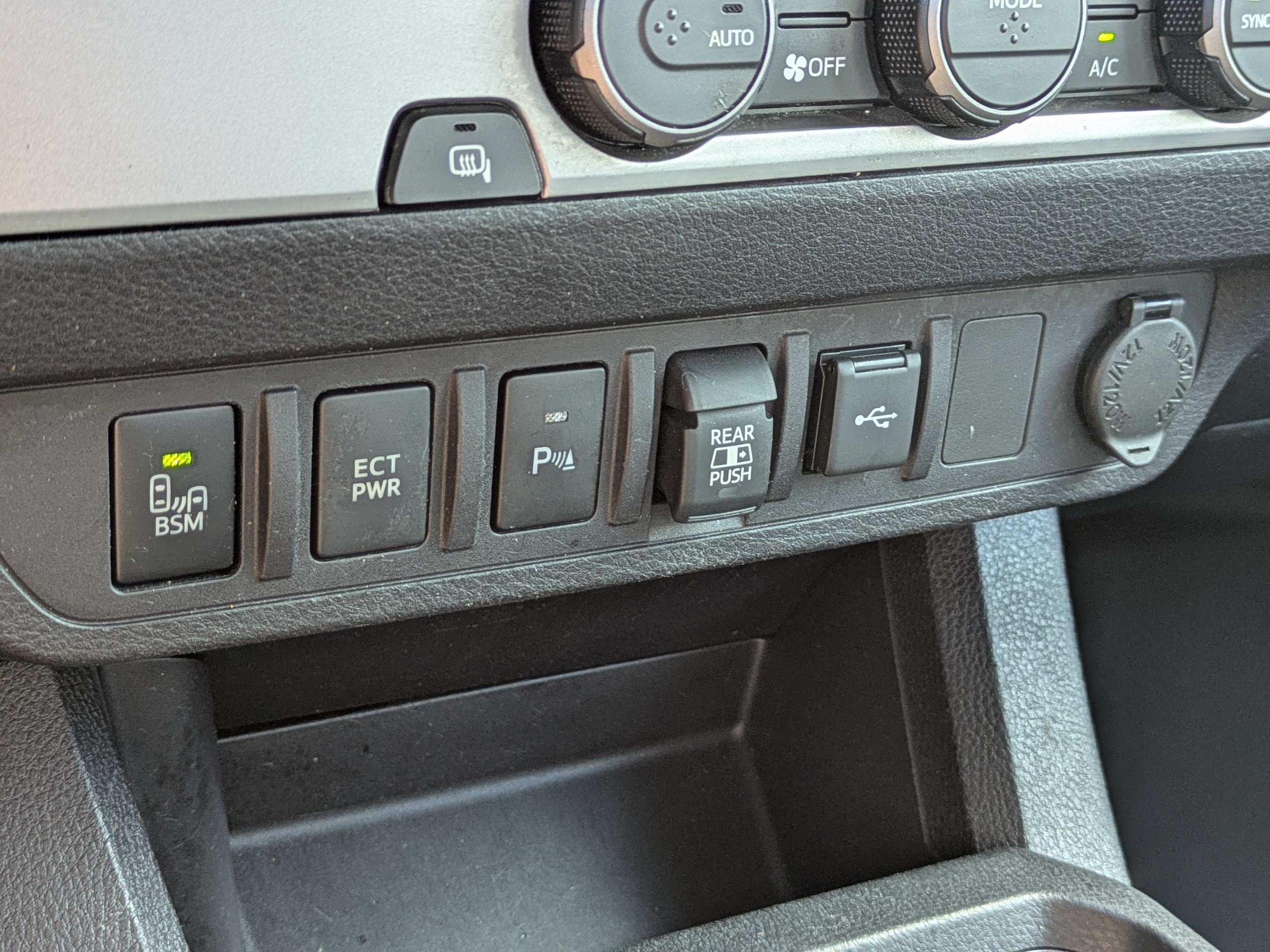 Used 2022 Toyota Tacoma SR5 RWD image 23