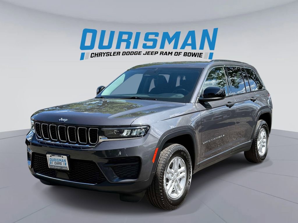Used 2022 Jeep Grand Cherokee Laredo w/ Luxury Tech Group I AWD/4WD image 5