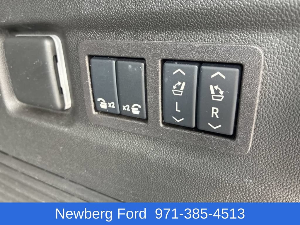 Used 2024 GMC Yukon XL Denali Ultimate AWD/4WD image 36