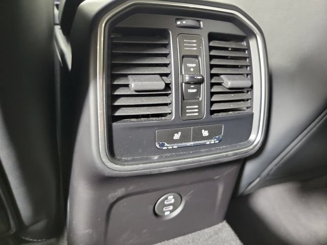 Used 2025 Porsche Macan AWD/4WD image 14