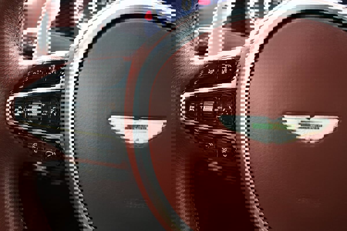 Used 2021 Aston Martin DBX image 27