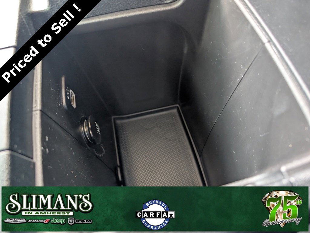 Used 2018 Jeep Wrangler Unlimited Sahara w/ Connectivity Group image 29