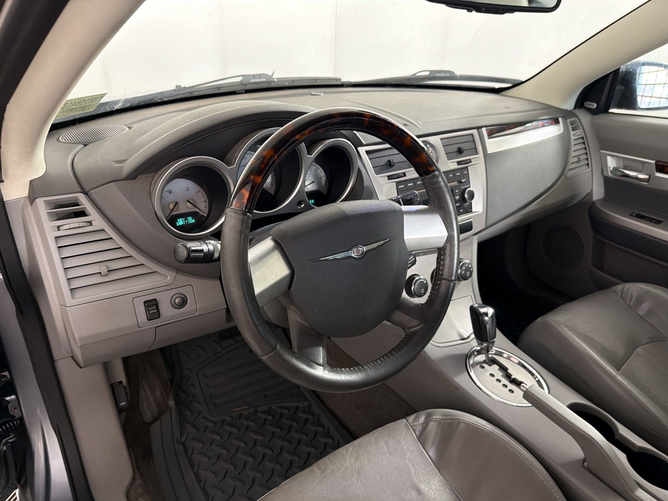 Used 2008 Chrysler Sebring Limited FWD image 4