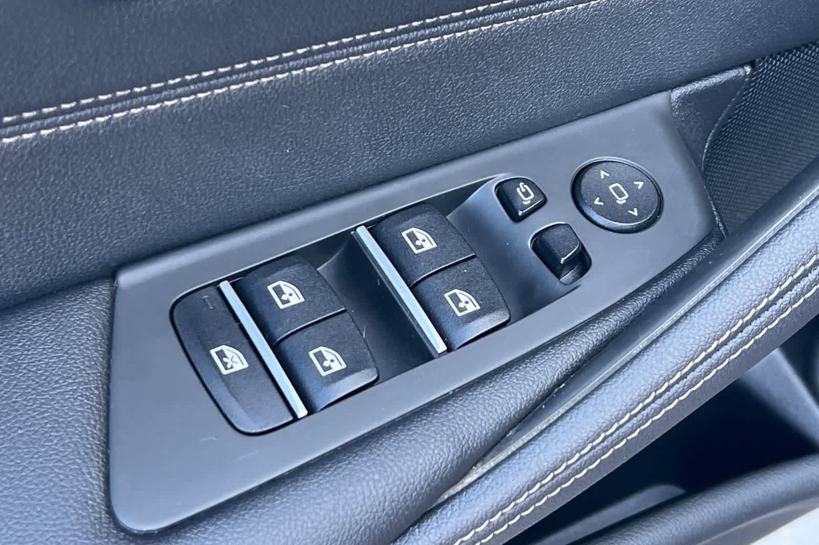 Used 2023 BMW 530e RWD image 14