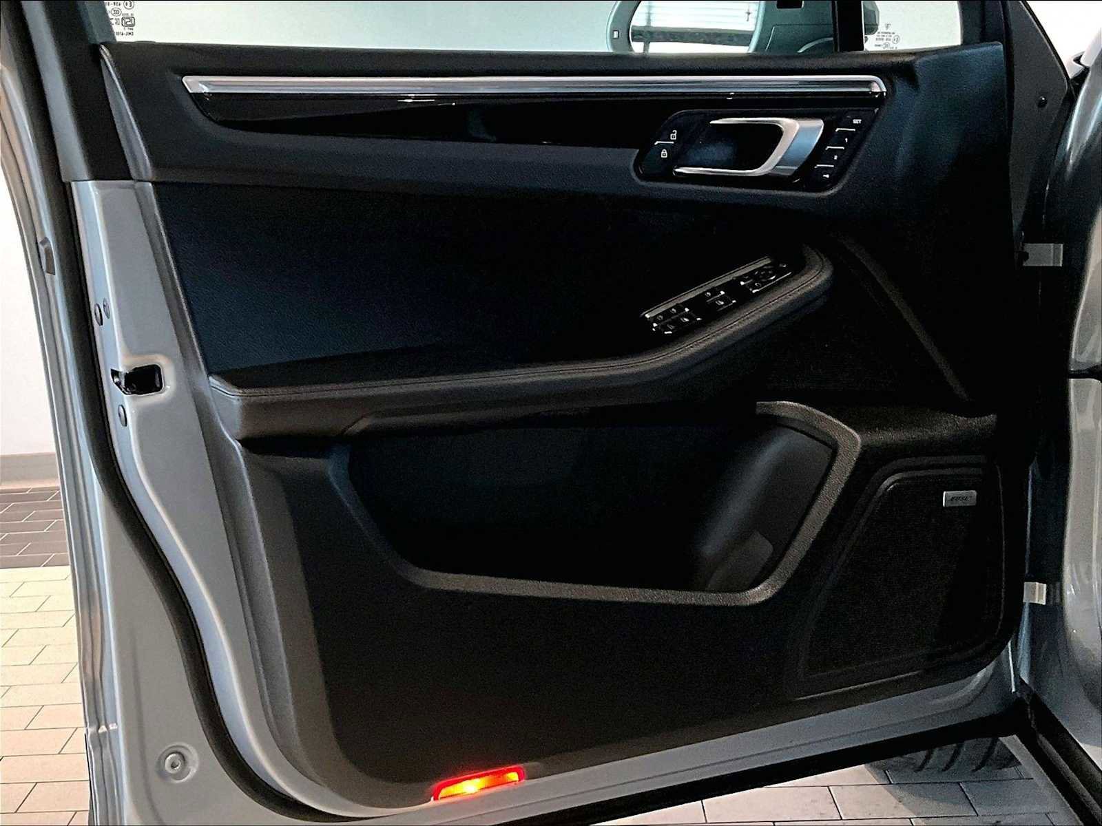 Used 2024 Porsche Macan S image 26