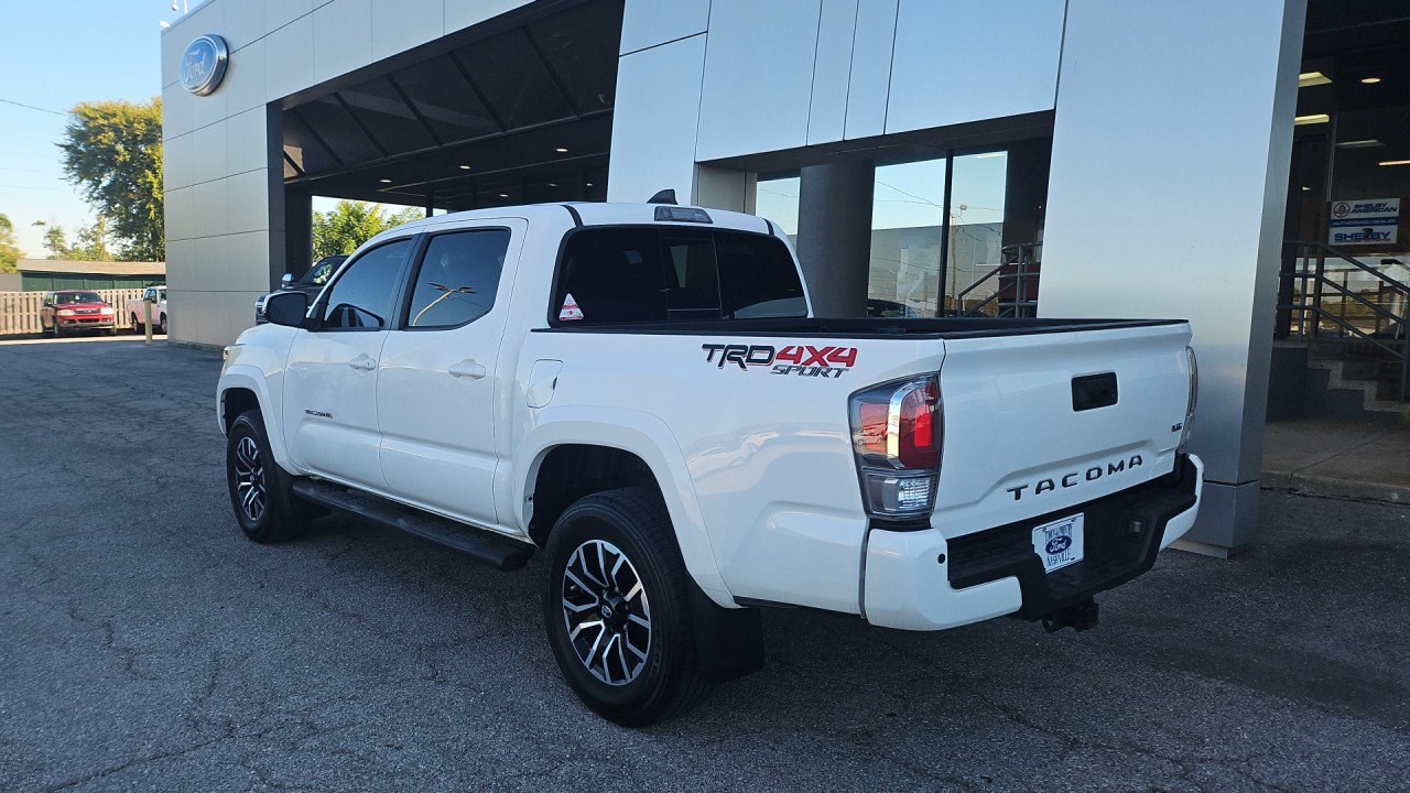 Used 2020 Toyota Tacoma TRD Sport w/ Technology Package AWD/4WD image 3