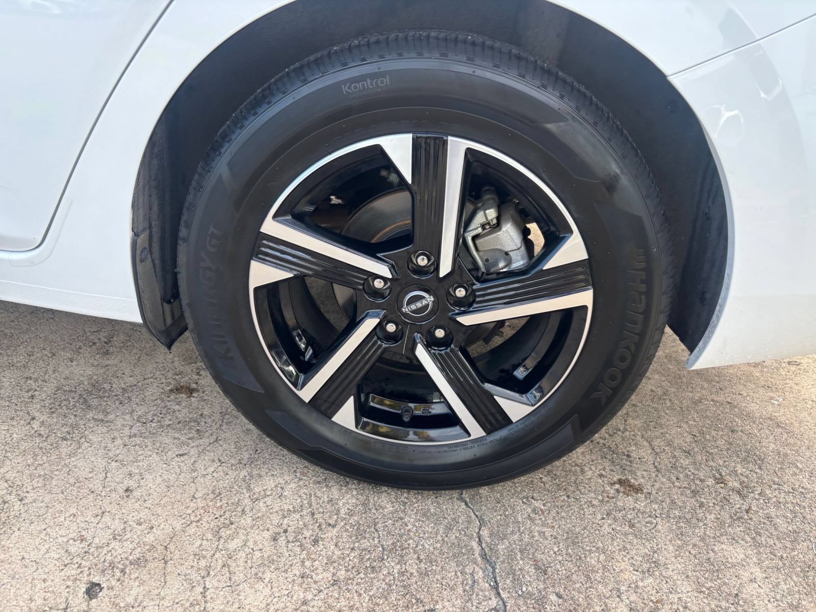 Used 2025 Nissan Sentra SV FWD image 27