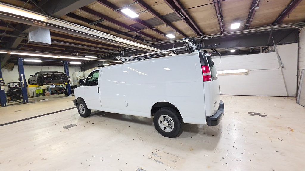 Used 2023 Chevrolet Express 3500 Extended RWD image 8