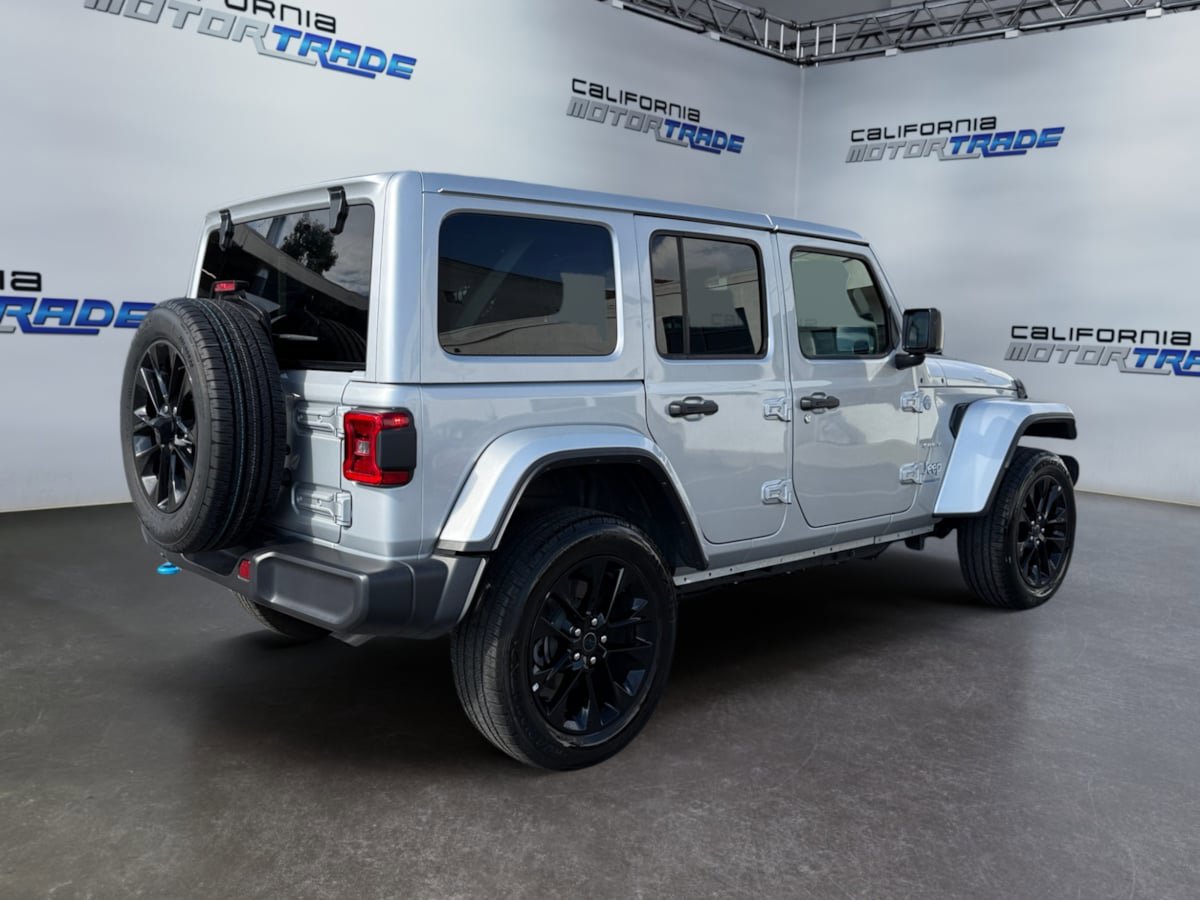 Used 2024 Jeep Wrangler Unlimited Sahara AWD/4WD image 5