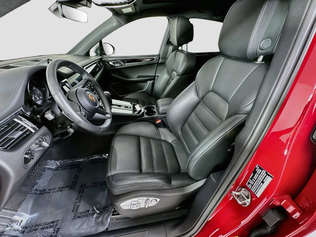 Certified 2026 Porsche Macan Turbo AWD/4WD image 5