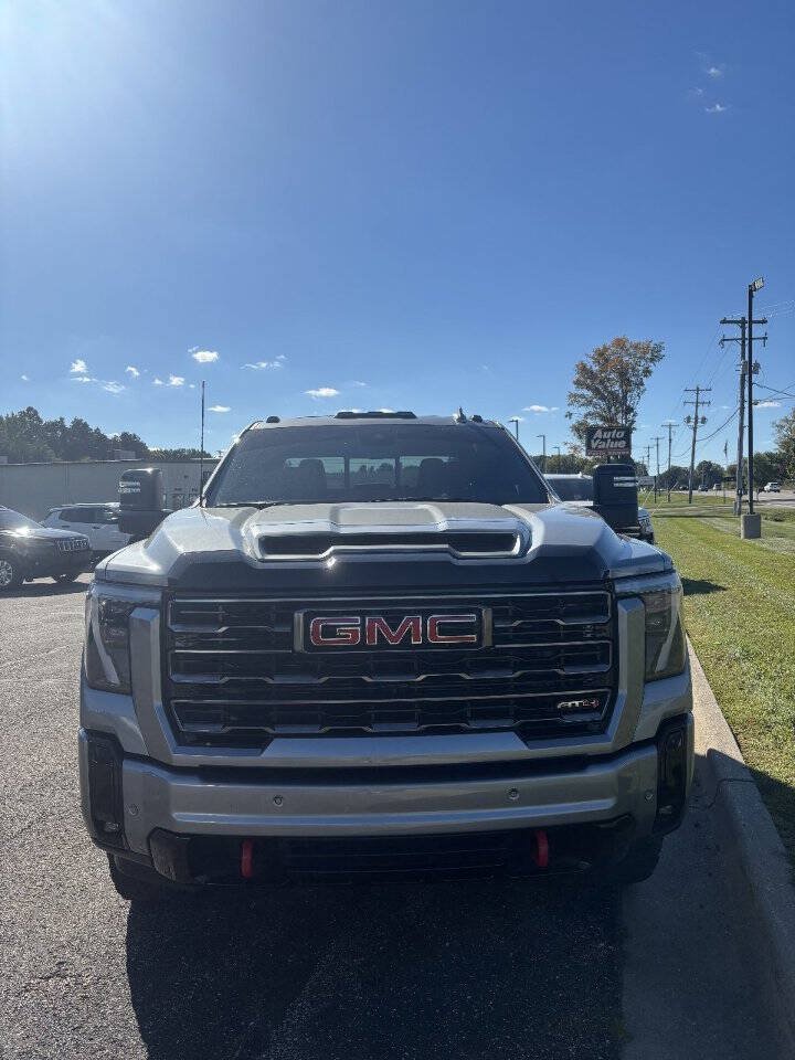 Used 2025 GMC Sierra 2500 AT4 w/ AT4 Premium Plus Package AWD/4WD image 3