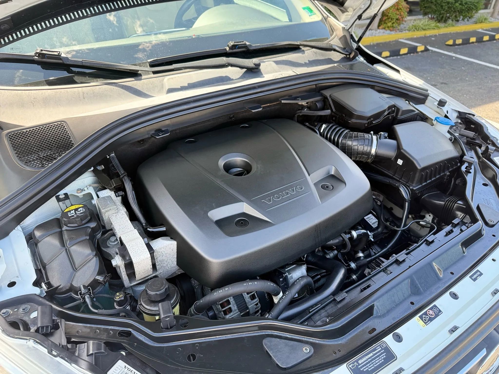 Used 2017 Volvo XC60 T6 Dynamic w/ Preferred Option Package image 44