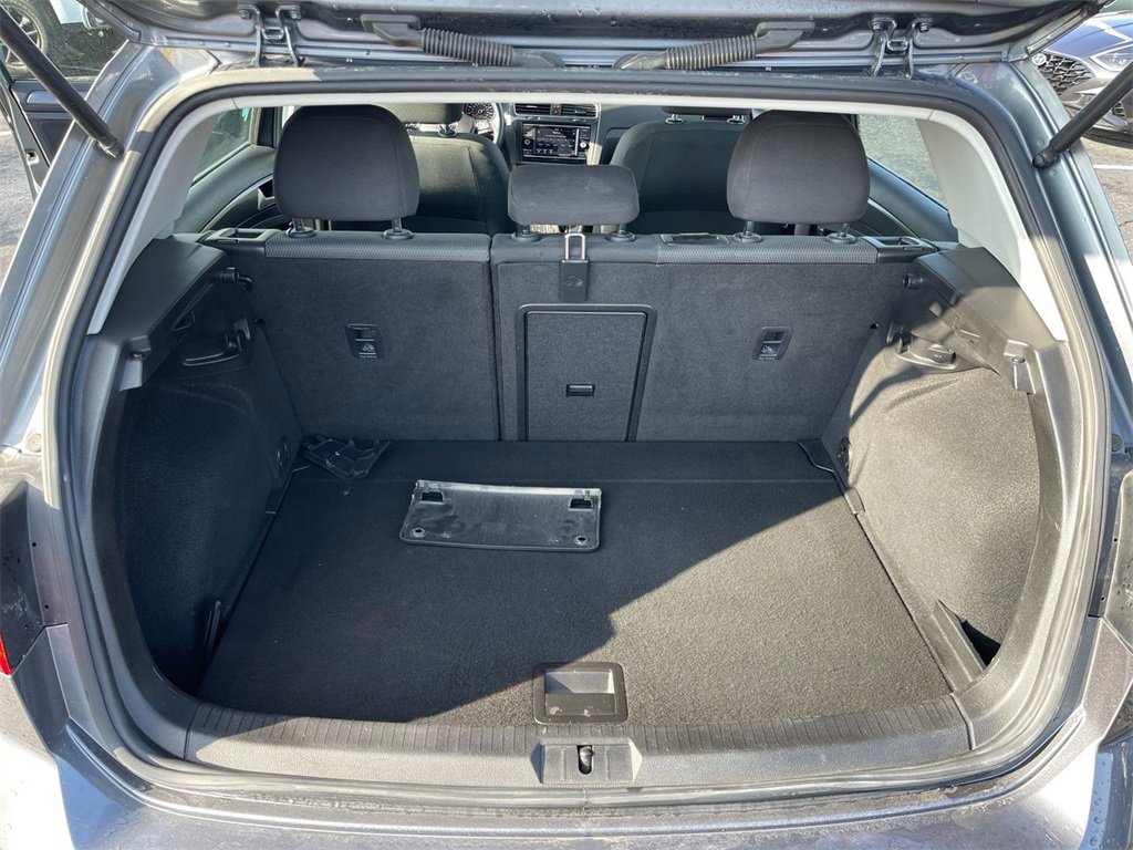 Used 2019 Volkswagen Golf S image 22