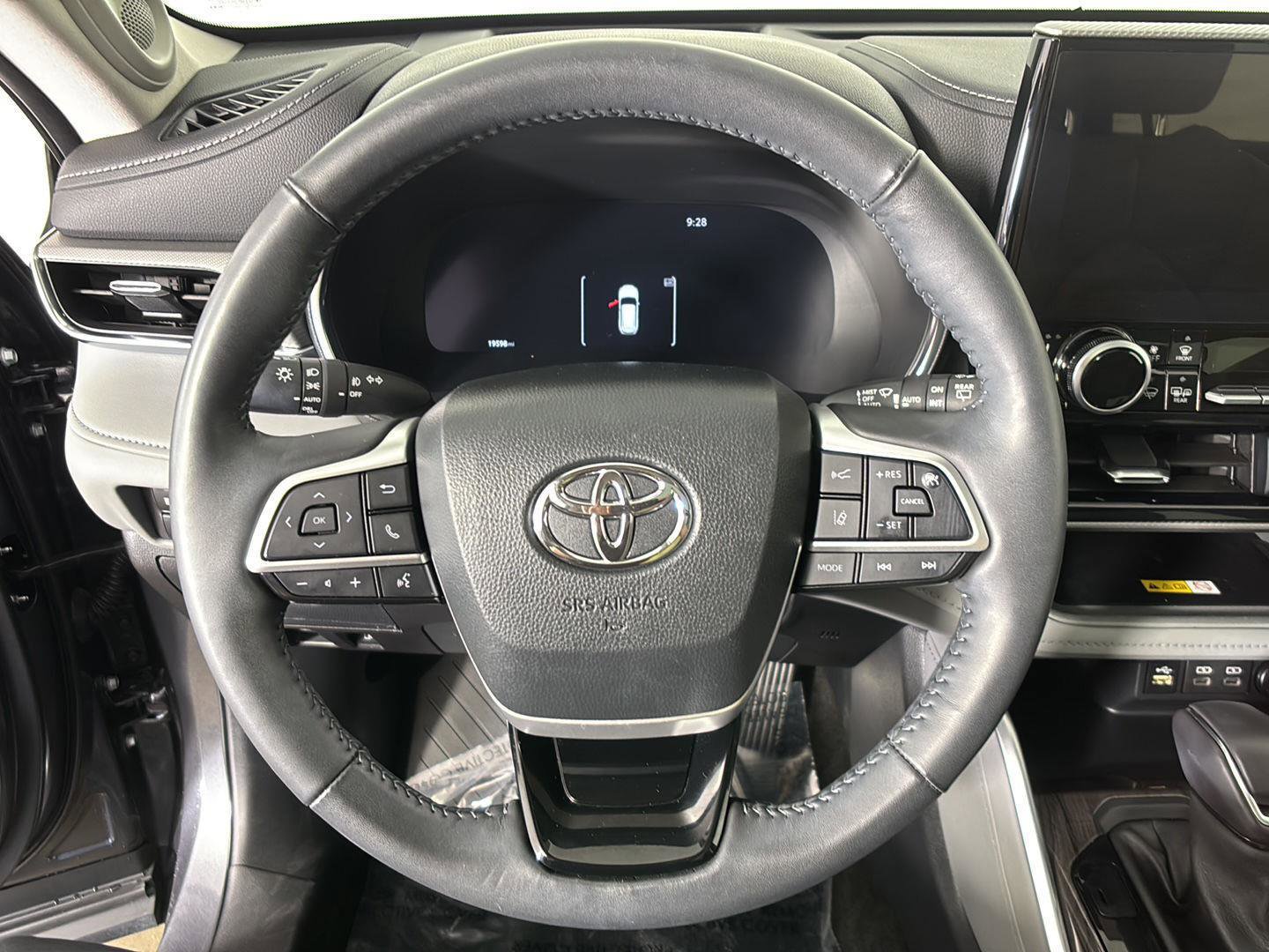Used 2024 Toyota Highlander Platinum AWD/4WD image 24