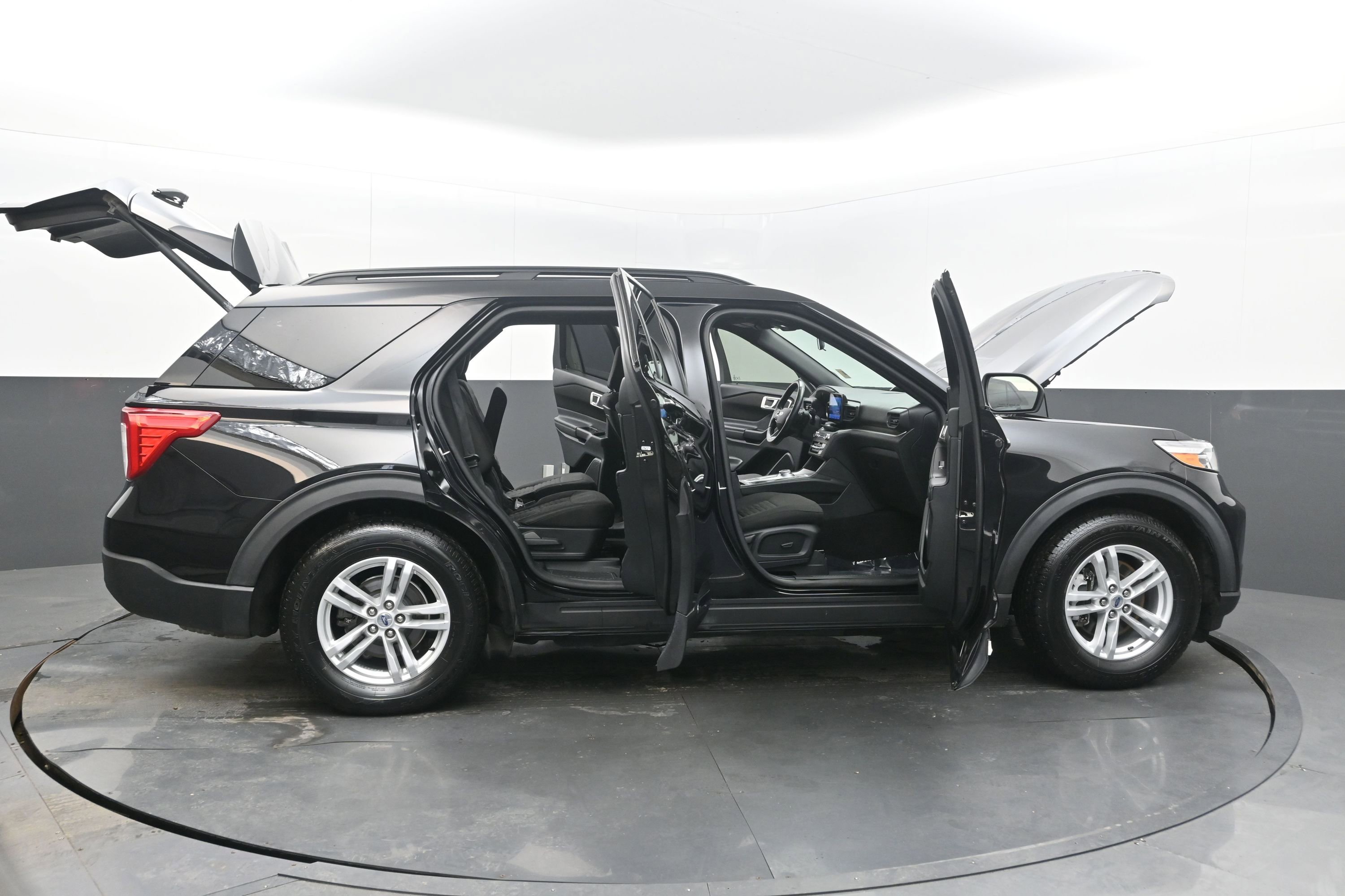 Used 2020 Ford Explorer XLT w/ Class III Trailer Tow Package image 48