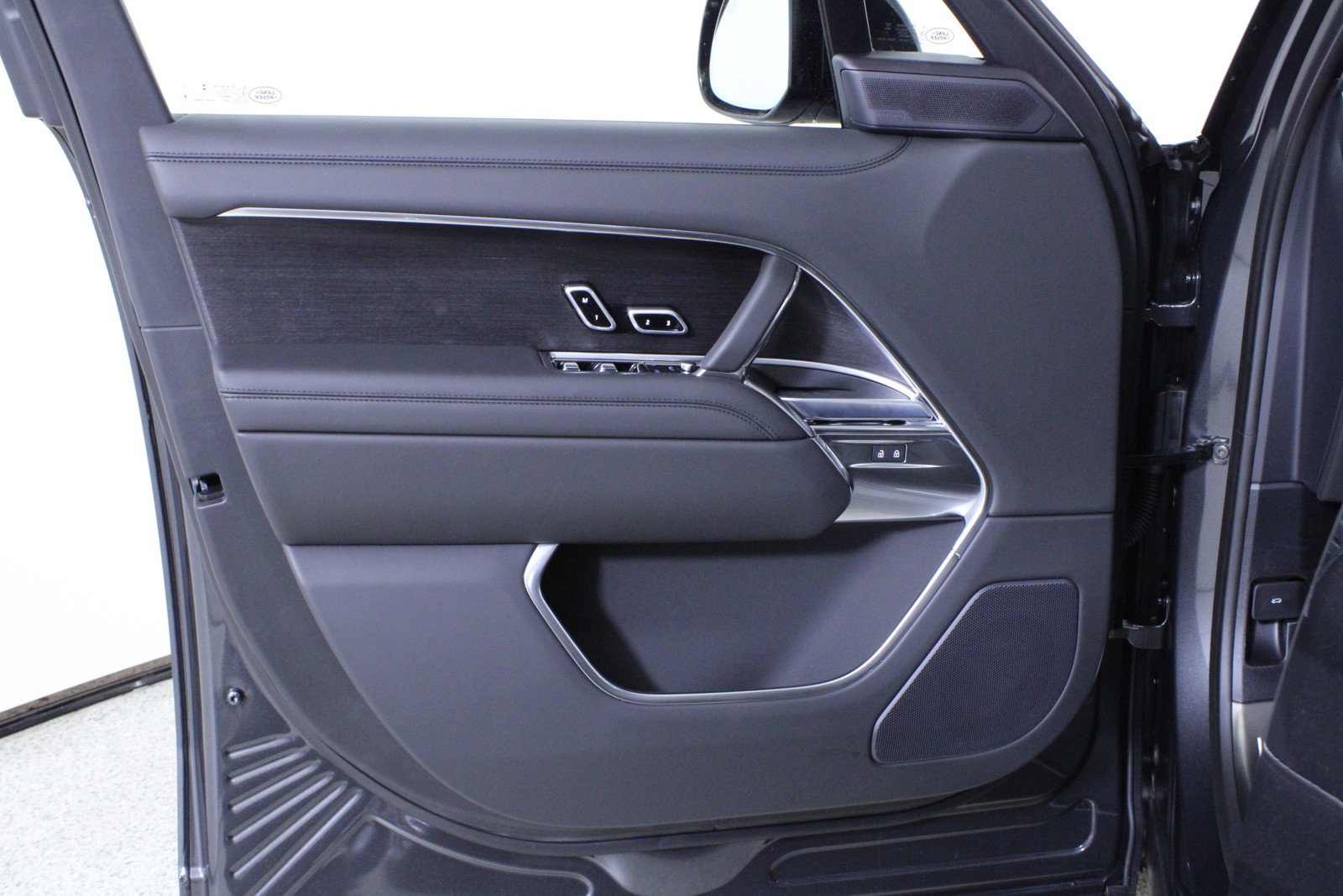 New 2025 Land Rover Range Rover SE image 15