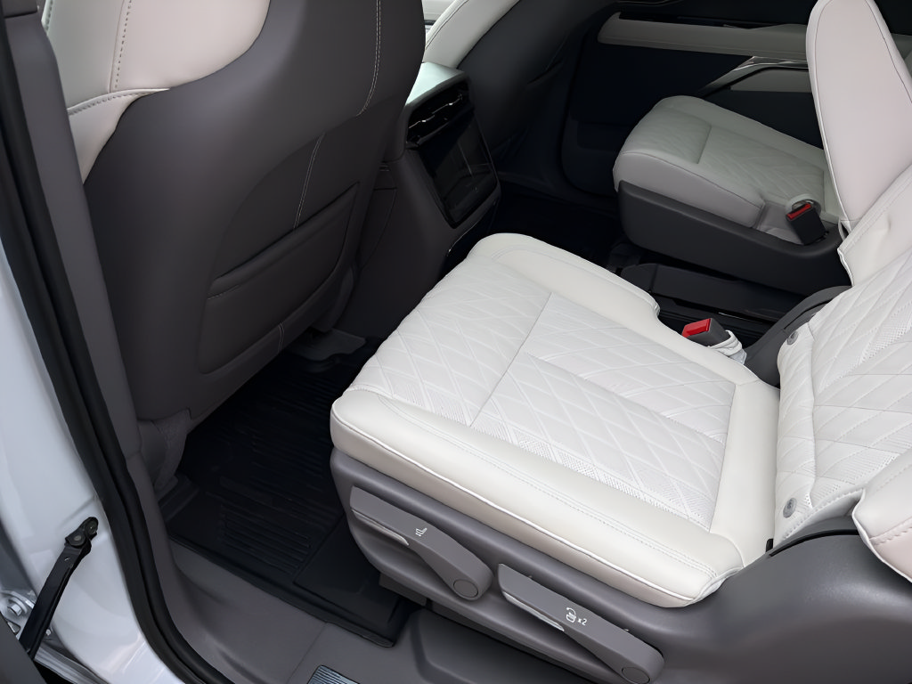 New 2026 Cadillac Escalade IQ Sport 1 w/ LPO, Floor Liner Package AWD/4WD image 34