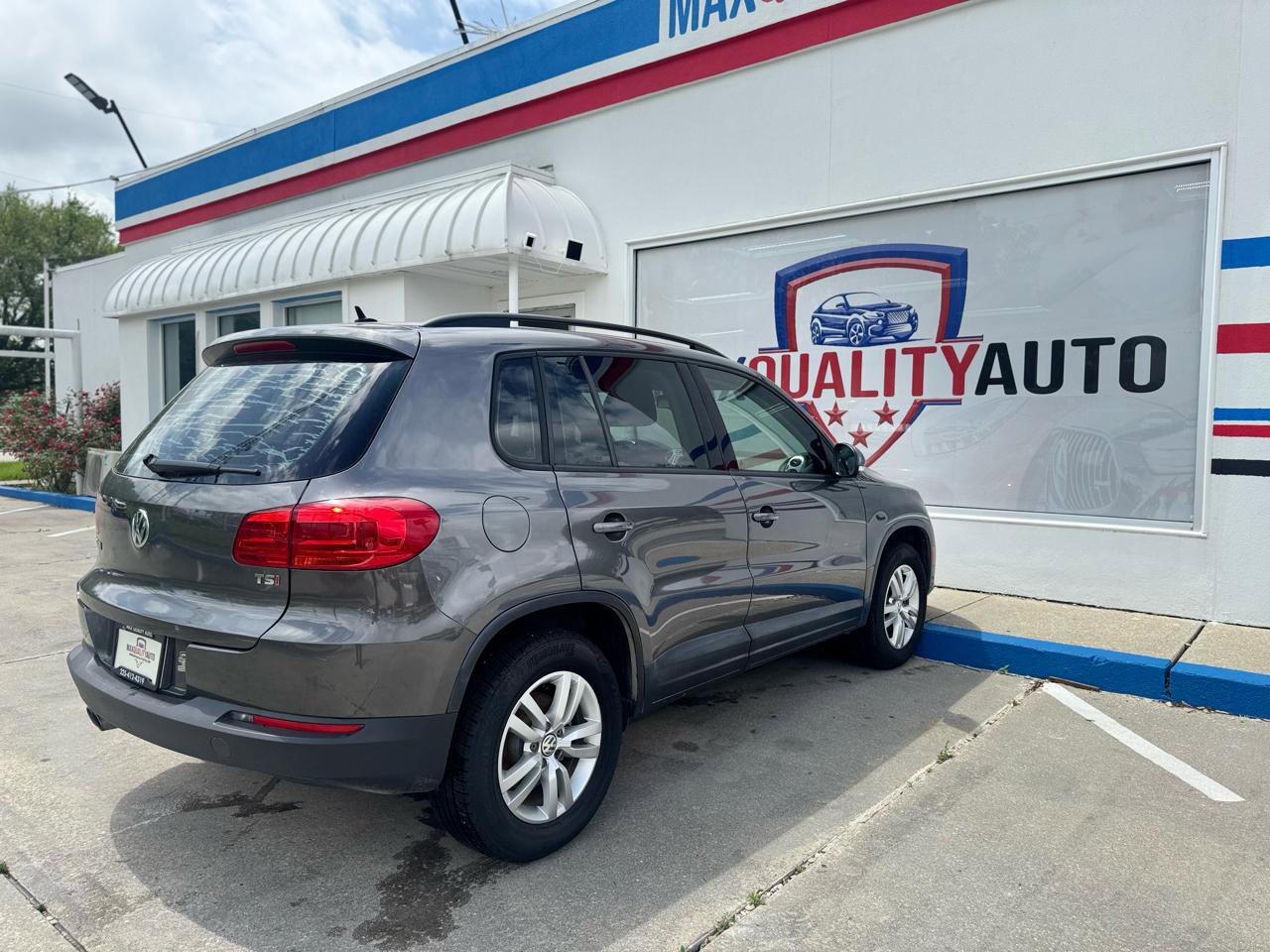 Used 2016 Volkswagen Tiguan S image 30