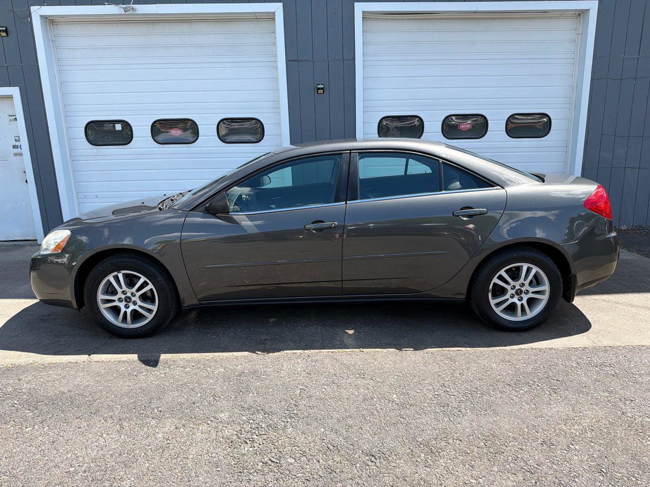 Used 2005 Pontiac G6 Sedan w/ Drivers Package FWD image 7
