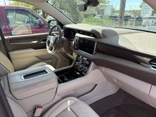 Used 2021 GMC Yukon Denali w/ Denali Premium Package image 13