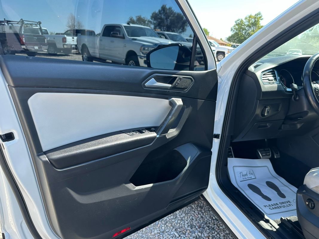 Used 2020 Volkswagen Tiguan SE R-Line w/ 3rd Row Seat Package image 34