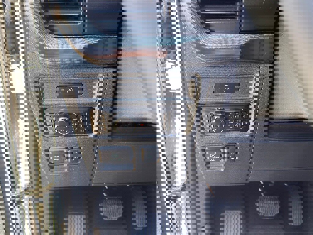 Used 2025 Ford F150 Raptor image 28