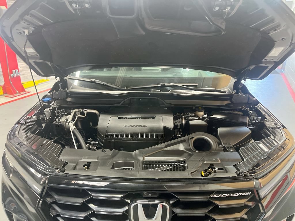Used 2025 Honda Pilot Black Edition image 33
