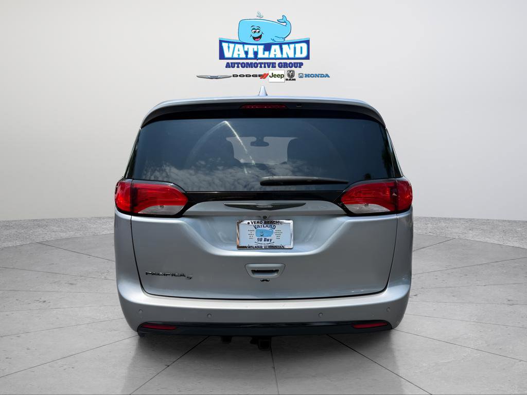 Used 2018 Chrysler Pacifica Touring Plus w/ S Appearance Package FWD image 4