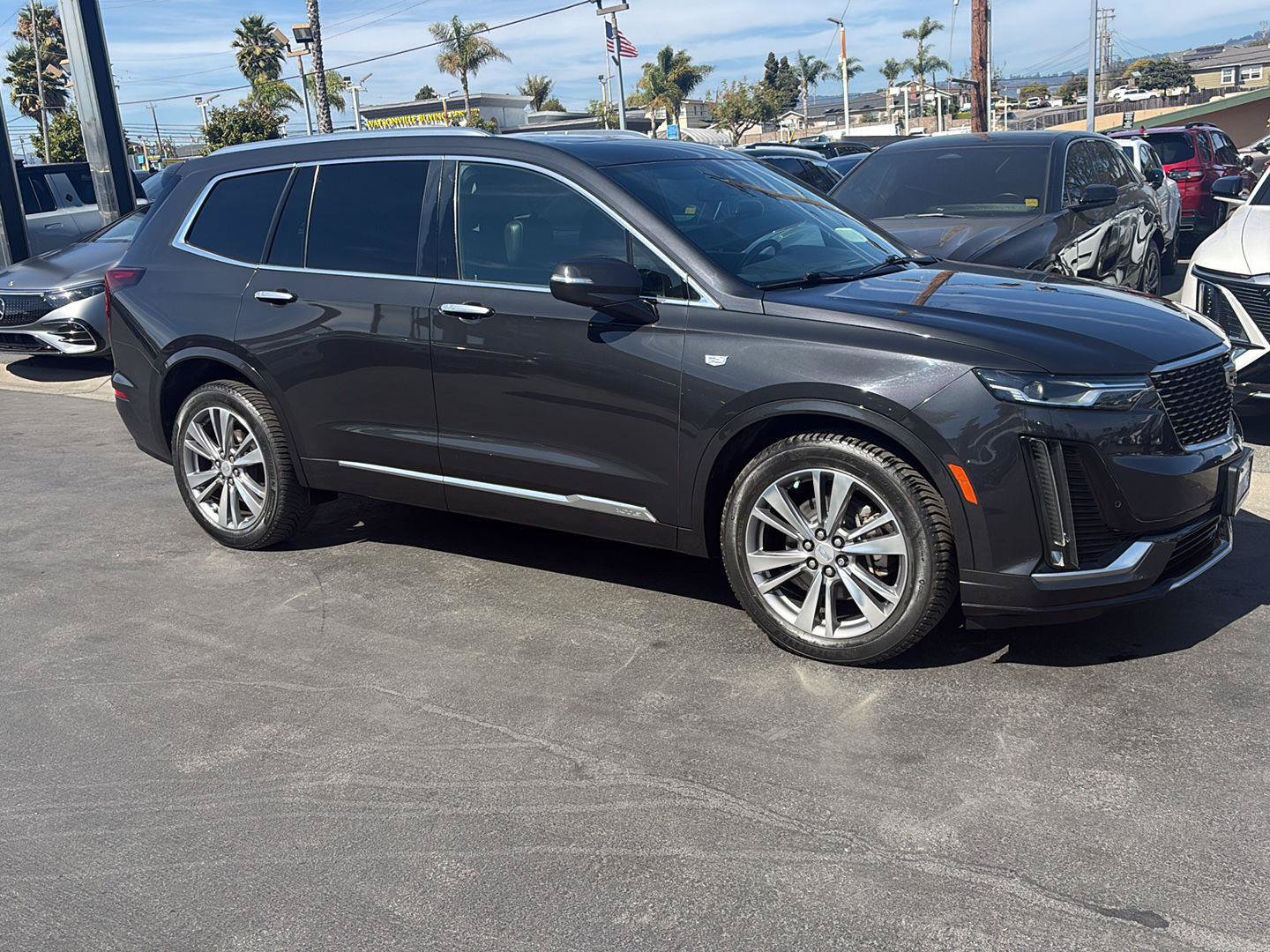 Used 2020 Cadillac XT6 Premium Luxury AWD/4WD image 2