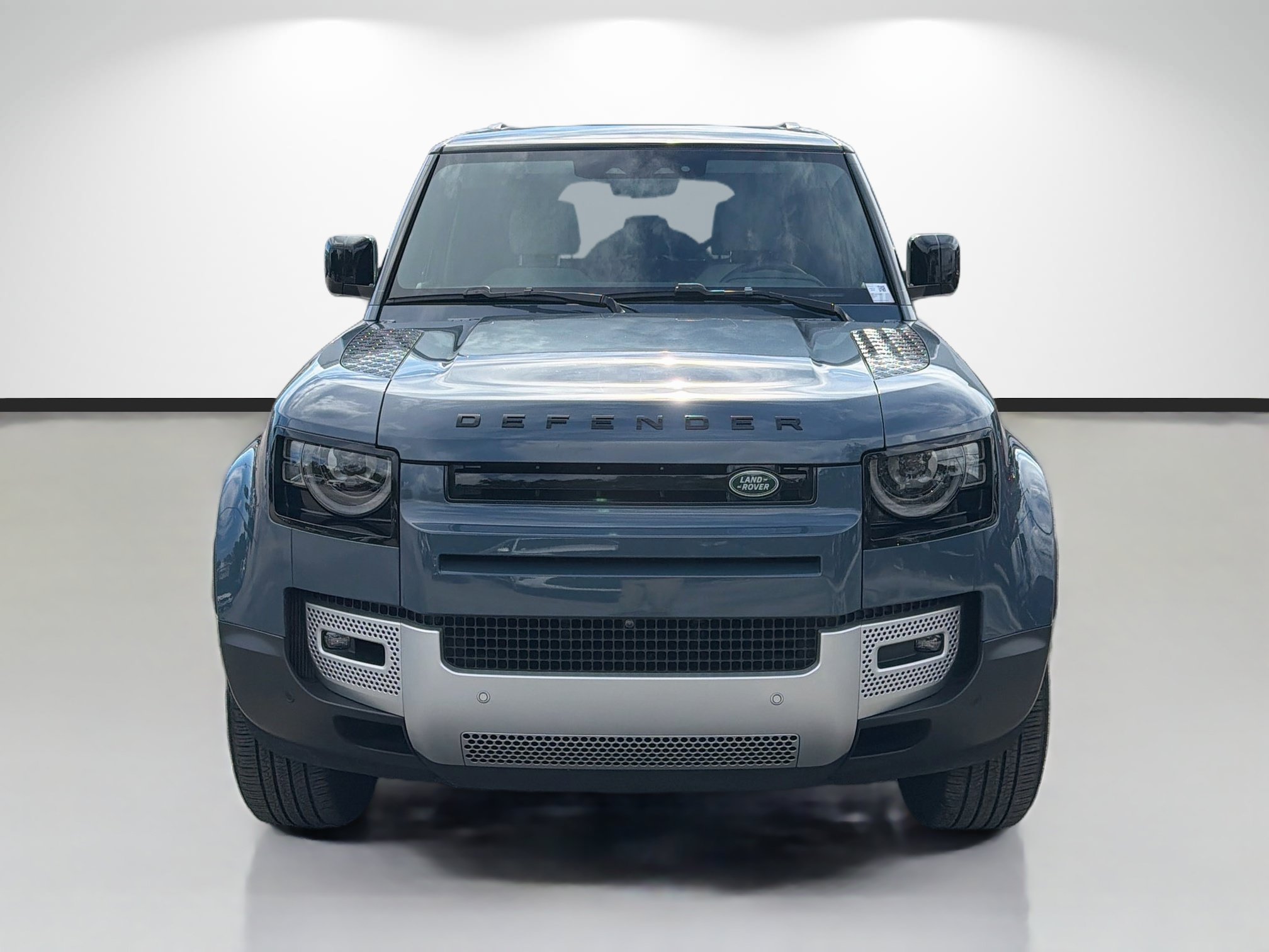 Used 2025 Land Rover Defender 110 S AWD/4WD image 8