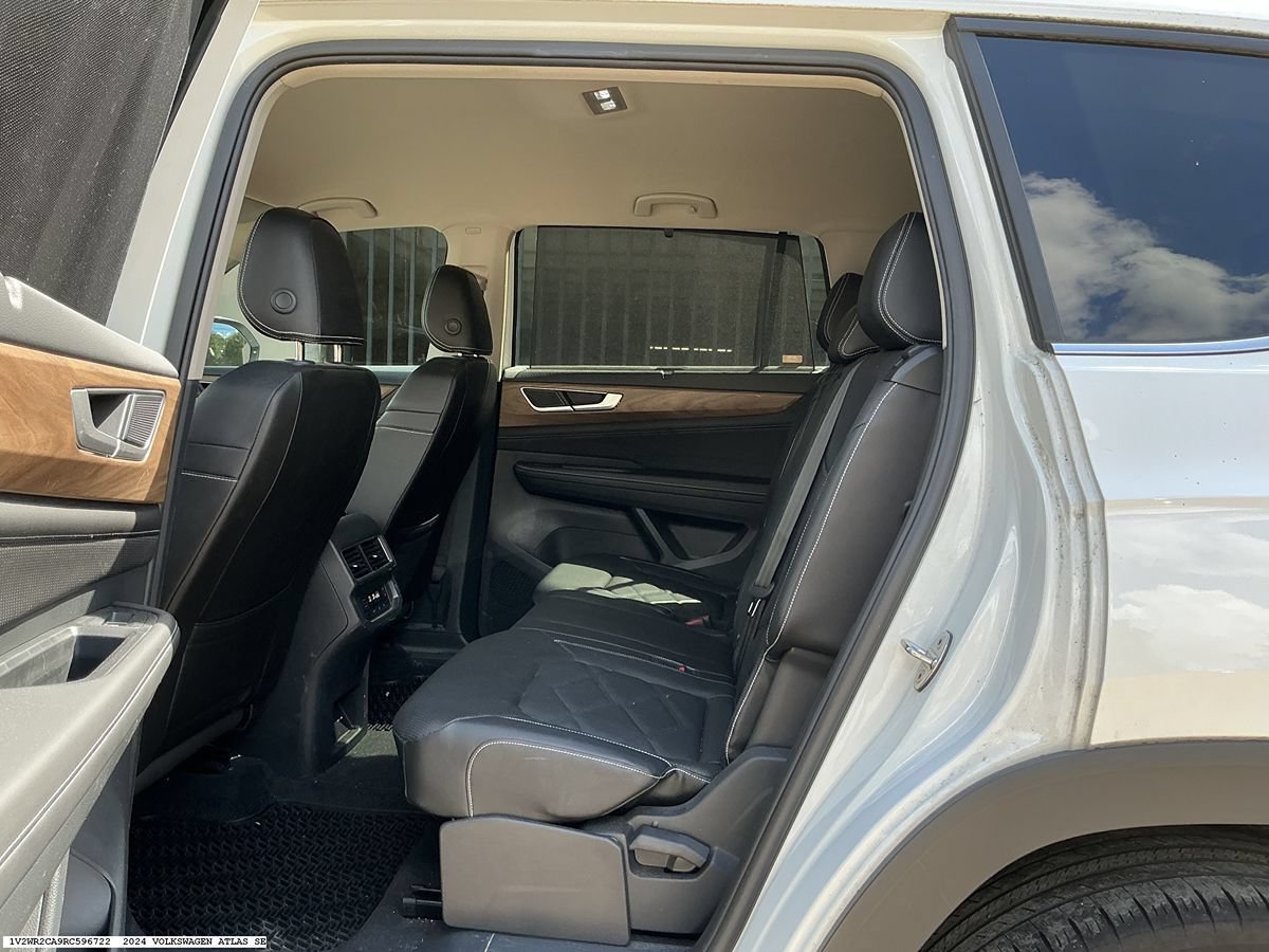 Used 2024 Volkswagen Atlas SE FWD image 8