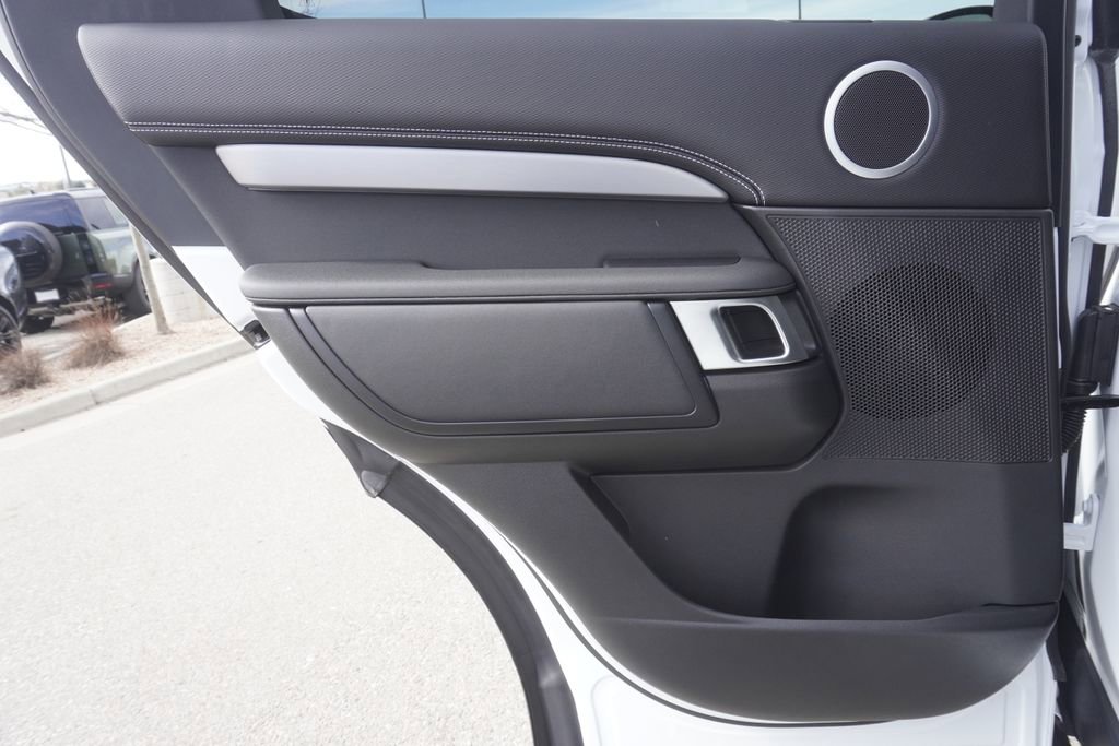 New 2026 Land Rover Discovery Limited Edition image 28